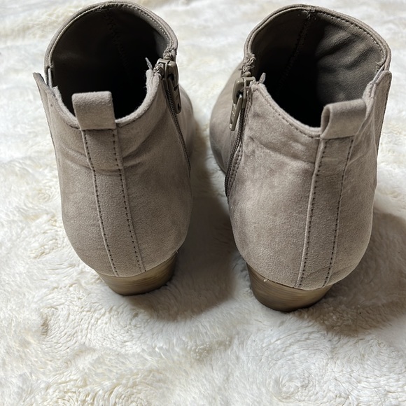 Old Navy size 8 zip up low booties. New Taupe. Faux suede. - Picture 6 of 7